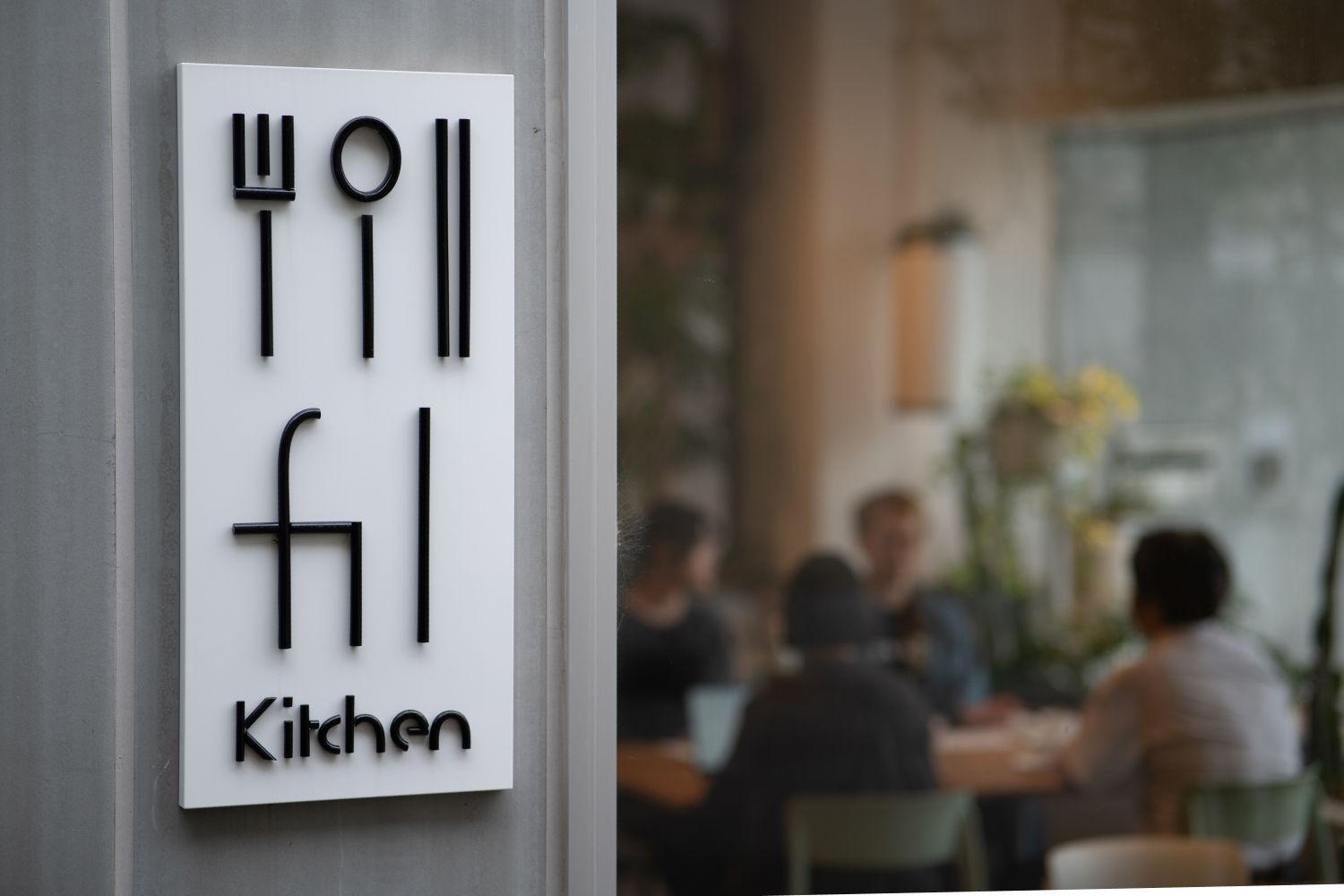 fil Kitchenのサイン